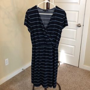 Women’s Banana Republic V-Neck Dress Size L